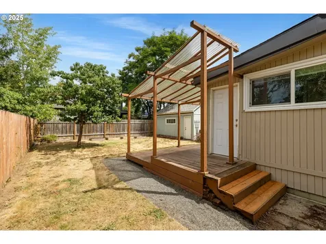 6037 SE Francis Street Portland OR 97206