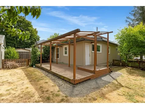 6037 SE Francis Street Portland OR 97206