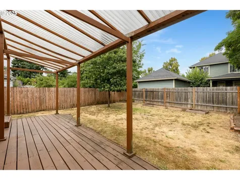 6037 SE Francis Street Portland OR 97206