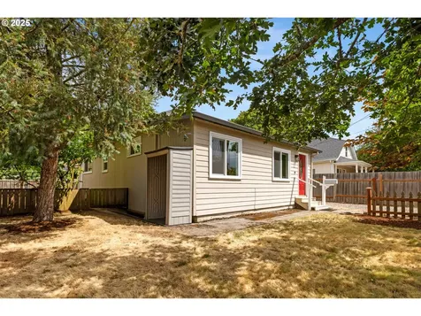 6037 SE Francis Street Portland OR 97206