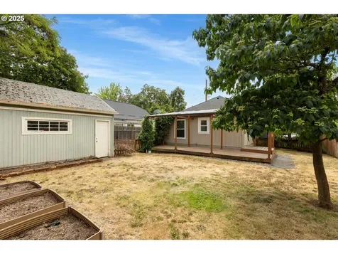 6037 SE Francis Street Portland OR 97206