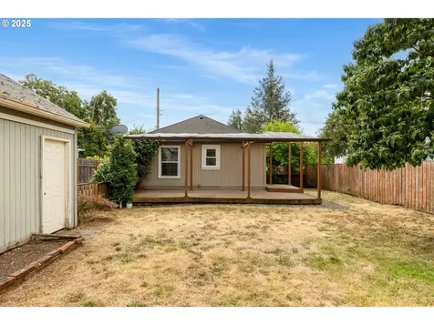 6037 SE Francis Street Portland OR 97206