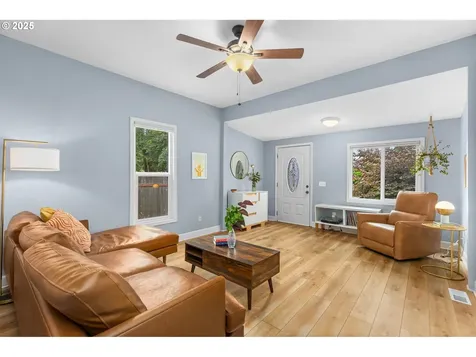 6037 SE Francis Street Portland OR 97206