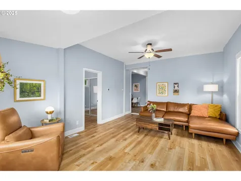 6037 SE Francis Street Portland OR 97206