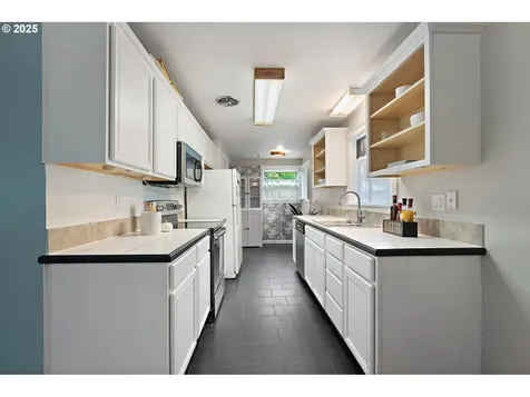 516 NE 106th Place Portland OR 97220