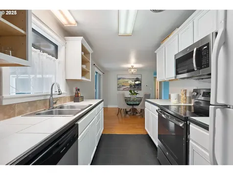 516 NE 106th Place Portland OR 97220