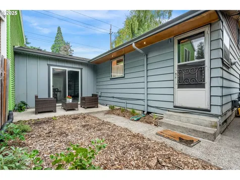 516 NE 106th Place Portland OR 97220