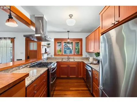 1525 NE 53rd Avenue Portland OR 97213