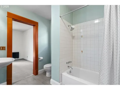 1525 NE 53rd Avenue Portland OR 97213
