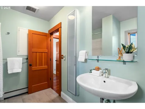 1525 NE 53rd Avenue Portland OR 97213