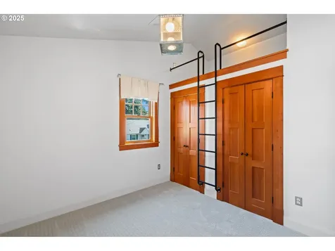 1525 NE 53rd Avenue Portland OR 97213