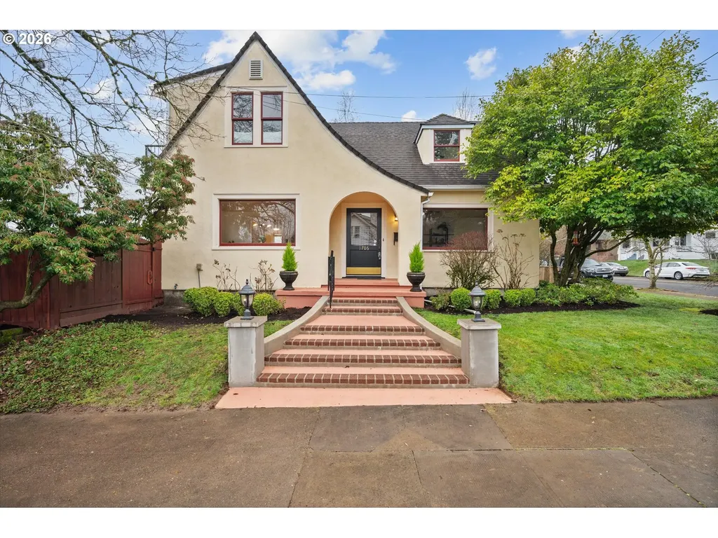 1706 SE Knapp Street Portland OR 97202