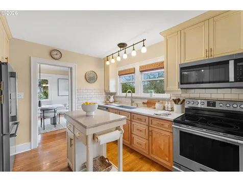 1706 SE Knapp Street Portland OR 97202