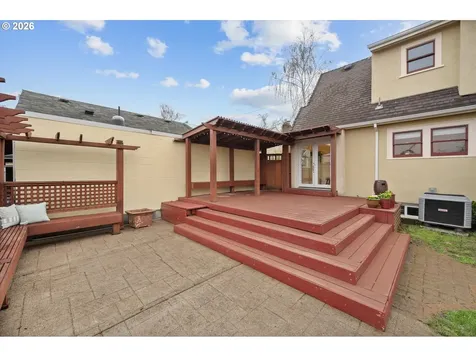 1706 SE Knapp Street Portland OR 97202
