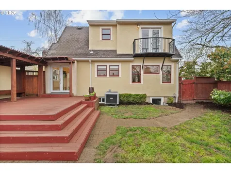 1706 SE Knapp Street Portland OR 97202