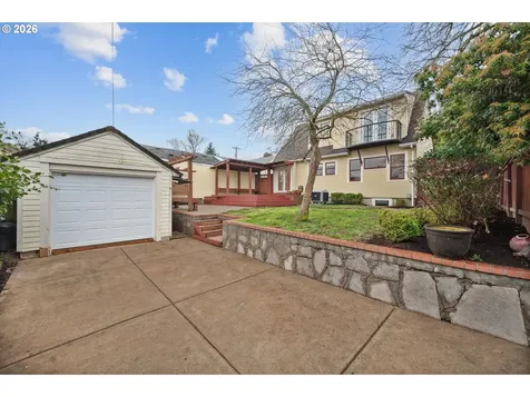 1706 SE Knapp Street Portland OR 97202