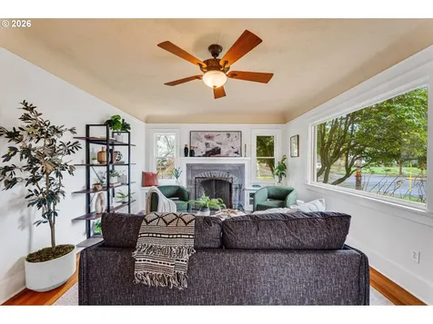 1706 SE Knapp Street Portland OR 97202