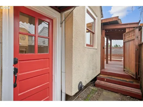 1706 SE Knapp Street Portland OR 97202