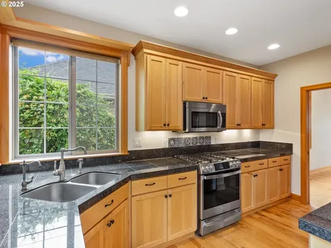 1466 NE 15th Avenue Canby OR 97013