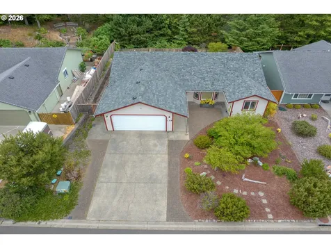 118 Park Village Loop Florence OR 97439