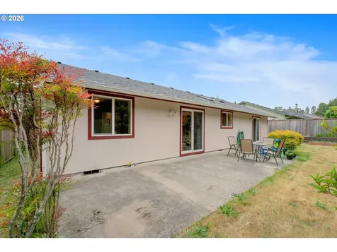 118 Park Village Loop Florence OR 97439