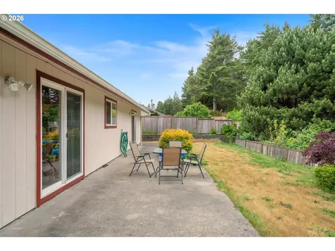 118 Park Village Loop Florence OR 97439