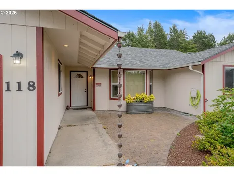 118 Park Village Loop Florence OR 97439