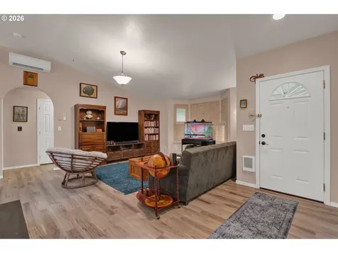 118 Park Village Loop Florence OR 97439