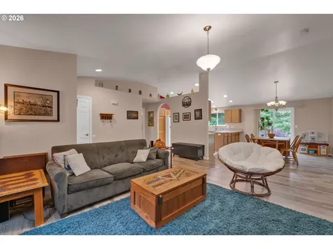 118 Park Village Loop Florence OR 97439