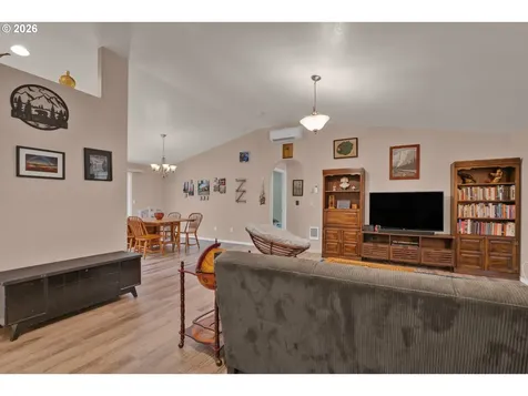 118 Park Village Loop Florence OR 97439