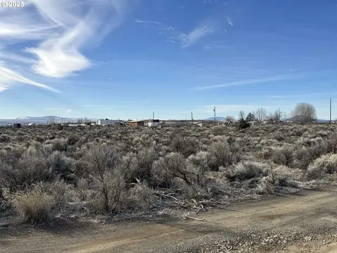 Fall Street Christmas Valley OR 97641