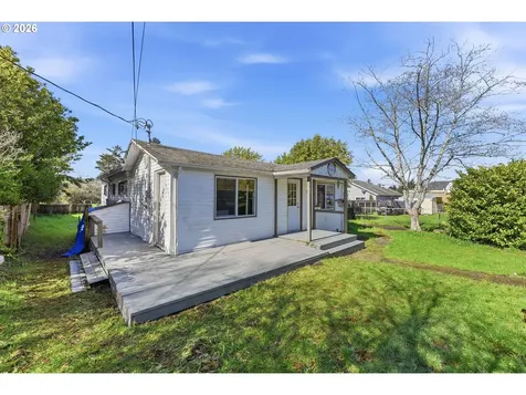 856 Augustine Avenue Coos Bay OR 97420