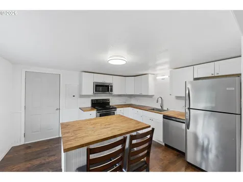 856 Augustine Avenue Coos Bay OR 97420