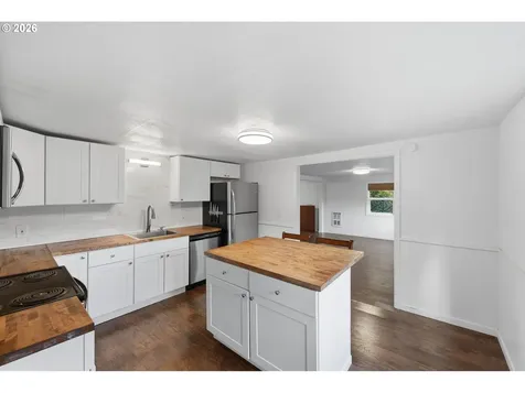 856 Augustine Avenue Coos Bay OR 97420