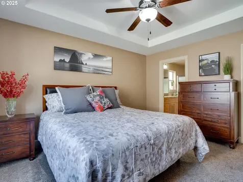 1047 Taurus Loop NE Keizer OR 97303