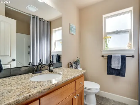 1047 Taurus Loop NE Keizer OR 97303