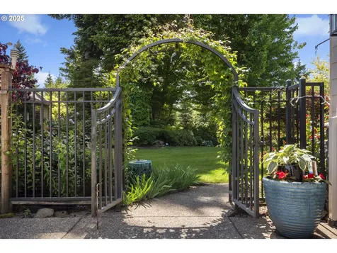 18050 S Ridge Runner Road Oregon City OR 97045