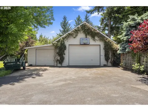 18050 S Ridge Runner Road Oregon City OR 97045