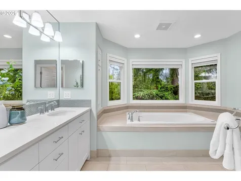 2257 NE Estate Drive Hillsboro OR 97124