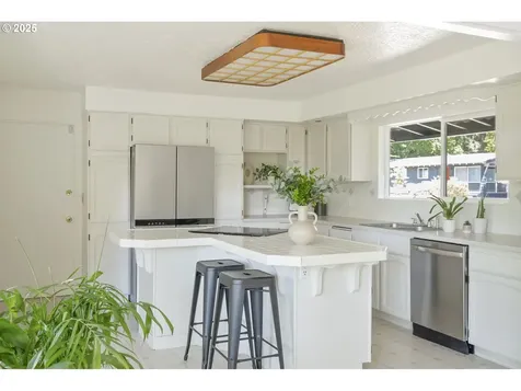 11328 SE Pine Court Portland OR 97216