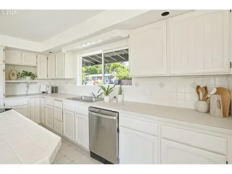 11328 SE Pine Court Portland OR 97216