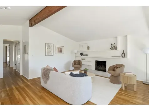 11328 SE Pine Court Portland OR 97216