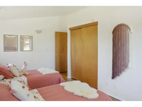 11328 SE Pine Court Portland OR 97216