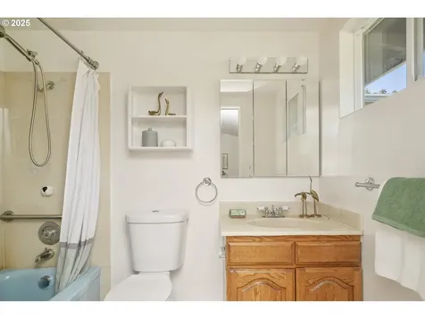 11328 SE Pine Court Portland OR 97216