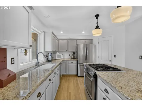 1655 SE Dogwood Way Gresham OR 97080