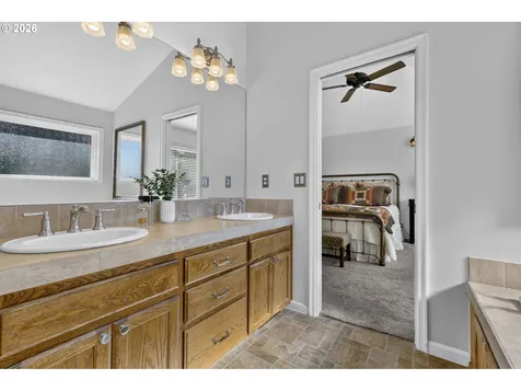 1655 SE Dogwood Way Gresham OR 97080