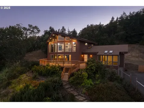 880 Jewel Drive Roseburg OR 97471