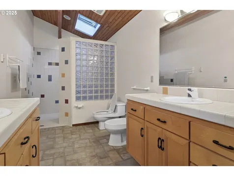 880 Jewel Drive Roseburg OR 97471