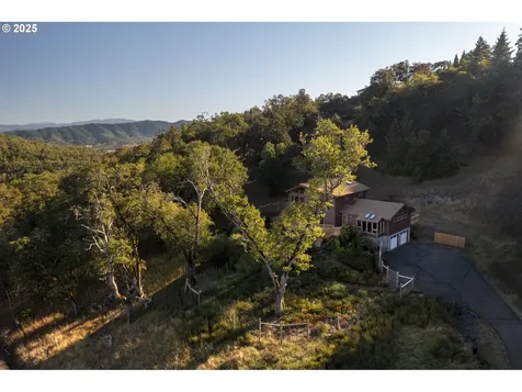 880 Jewel Drive Roseburg OR 97471