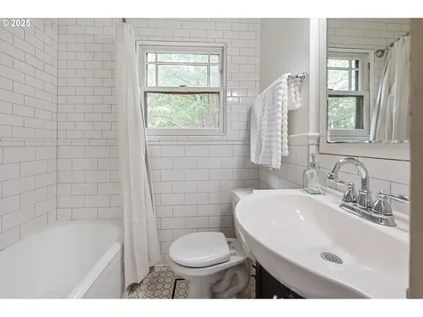 5716 NE 25th Avenue Portland OR 97211